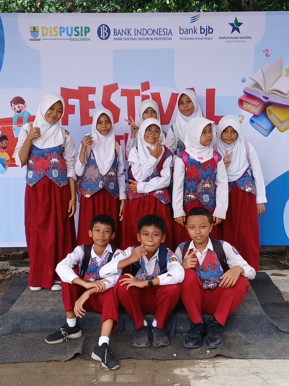 SDN Sunyaragi 1 Hadiri Festival Literasi 2025: Belajar Bijak Ber-Gadget, Seru Berkeliling Booth, hingga Asyik Membaca di Perpustakaan 400