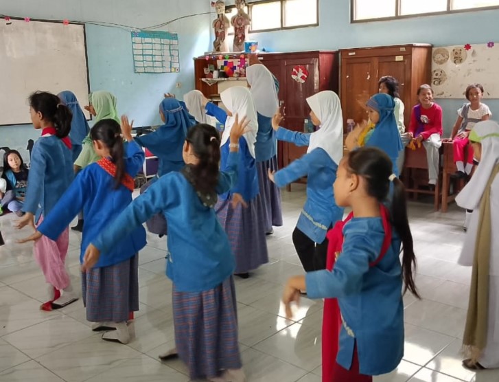 EKSKUL TARI TRADISIONAL